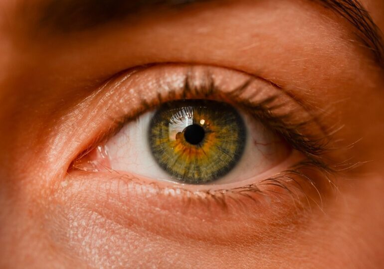 Ochii pot prezice demența și cu 12 ani înainte de diagnostic. Ce probleme pot anunța boala