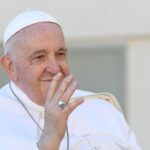 Papa Francisc explică binecuvântările pentru cuplurile gay, după ce a fost acuzat de blasfemie și eretism