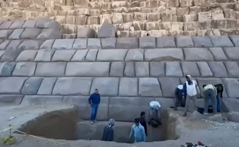 Furie și ironii după ce egiptenii s-au apucat să renoveze piramidele: „Mai lipsește să pună faianță" (Video)