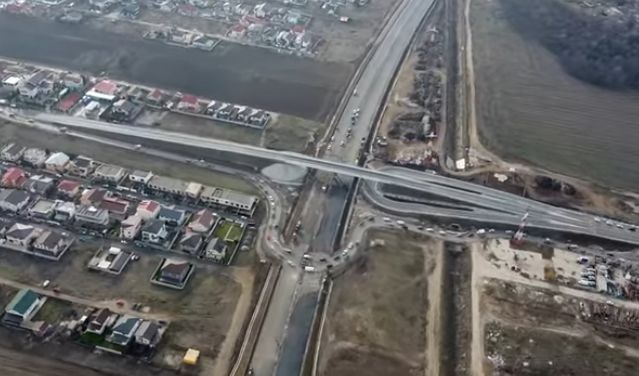 Locuitorii din Berceni, total nemulțumiți de noul pasaj rutier construit peste autostrada A0: Practic ne-au sigilat aici (Video)