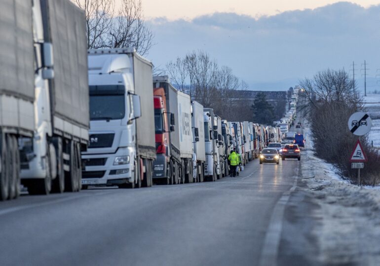 93% dintre români consideră îndreptățite protestele agricultorilor și transportatorilor - sondaj INSCOP