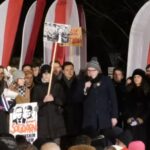 Criză în Polonia: Zeci de mii de oameni în stradă, în frunte cu Kaczynski. Duda anunță că îl grațiază iar pe fostul ministru săltat din palatul prezidențial (Video)