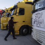 A treia zi de proteste. Transportatorii și fermierii vor în Piața Victoriei. La Cluj au ieșit în stradă și șoferii și taximetriștii