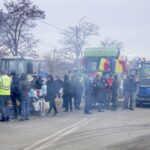 Protestele continuă și după măsurile Guvernului. Autostradă blocată de tractoare, utilaje în vămi