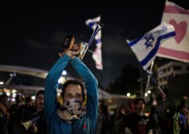 Protest la Tel Aviv împotriva Guvernului Netanyahu: „Ne-a abandonat pe 7 octombrie și continuă să ne abandoneze în fiecare zi!”
