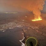 Imagini spectaculoase cu doi vulcani care au erupt duminică. Unul are antecedente mortale, al doilea pune în pericol un oraș (Foto&Video)