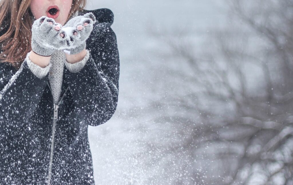ANM a prelungit avertizarea de ger. Unde va mai ninge și unde avem -19 grade