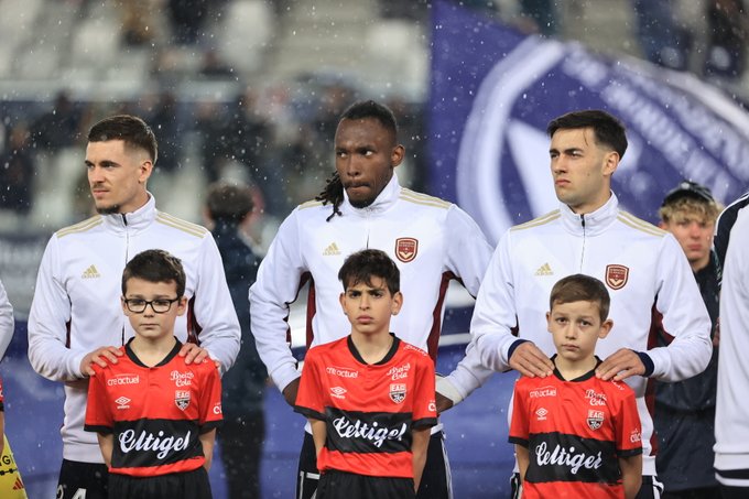 Un fotbalist al lui Bordeaux este în comă indusă după o accidentare gravă în Ligue 2