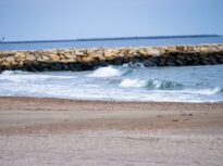 Fragmente de dronă, descoperite pe plaja din Eforie Nord