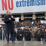 Miting antiextremism la Suceava. Gheorghe Flutur și-a prezentat decalogul: Modele, nu lichele. Dați like la competență și eject la prostie, oameni buni! (Video)