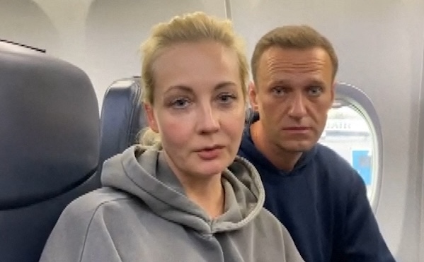 Russia's Navalny returns to Moscow