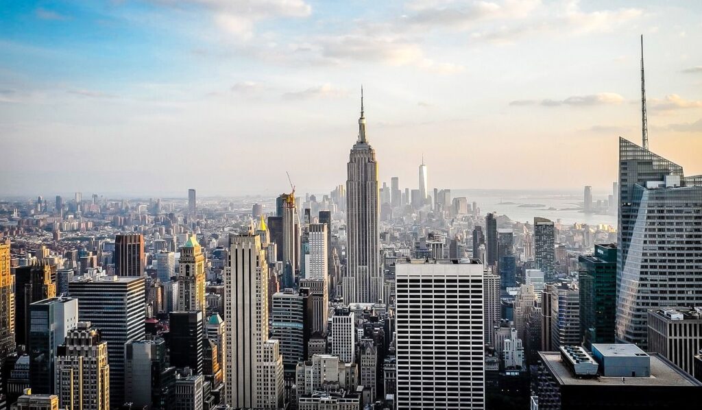Ploi record la New York: Doi oameni au murit înecați în subsoluri, după ce străzile și metroul au fost inundate (Video)