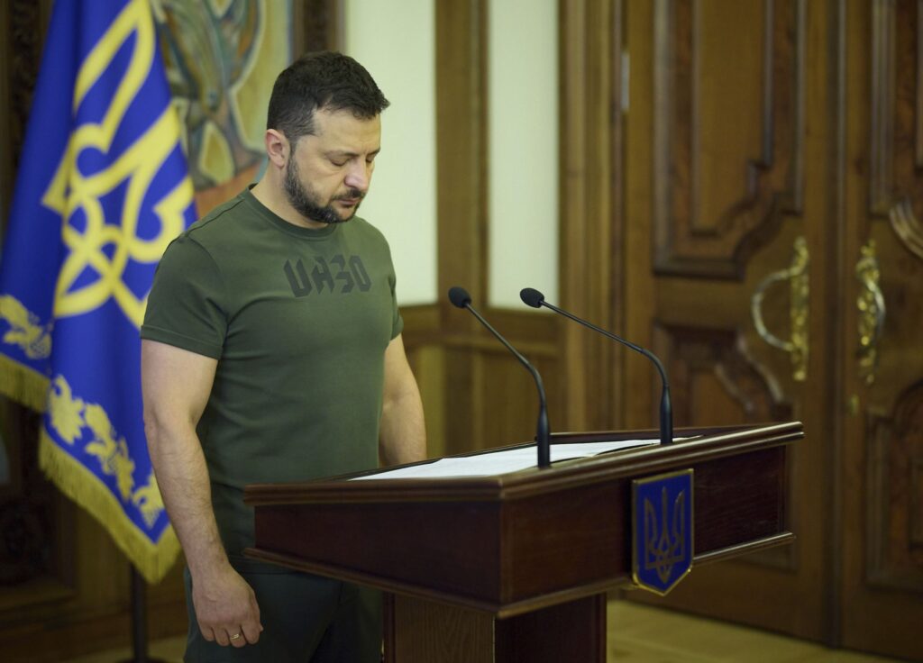 Ukrainian President Zelenskyy Awards Tank Division