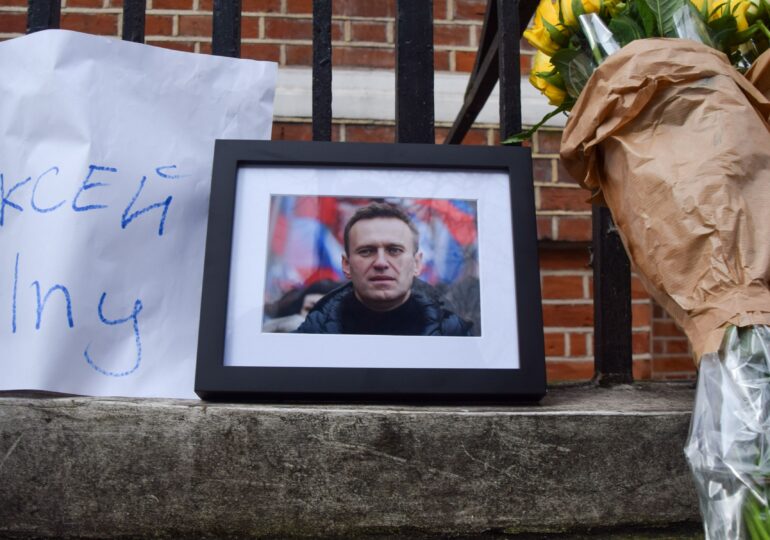 Poliția rusă a arestat cel puțin 45 de oameni la adunările pentru omagierea lui Navalnîi
