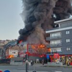 Incendiu puternic la un depozit din Cluj situat între blocuri. A fost emis mesaj RO-Alert (Video)