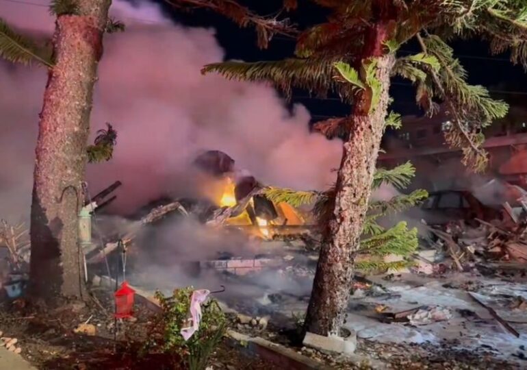 Un avion s-a prăbușit peste locuințe în Florida. Nu se știe exact numărul morților (Video)