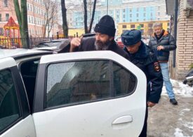 Un preot rus a fost arestat după ce a anunțat că va ține o slujbă în memoria lui Navalnîi (Foto & Video)