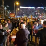 Proteste AUR cu sicrie, cruci și marșuri funerare spre sediile coaliției, în București și în toată țara. Replica PSD: „Nu primim violatori” (Galerie foto & Video)