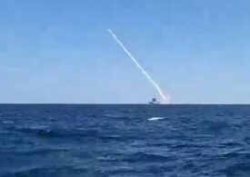 Iranul a lansat pentru prima oară rachete balistice cu rază lungă de la bordul unei nave de război (Video)