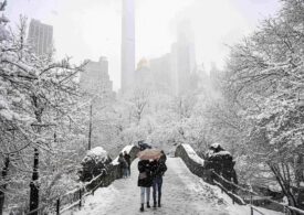 O furtună de zăpadă a paralizat New Yorkul: Școli și instituții închise, peste 1.000 de zboruri anulate (Foto & Video)