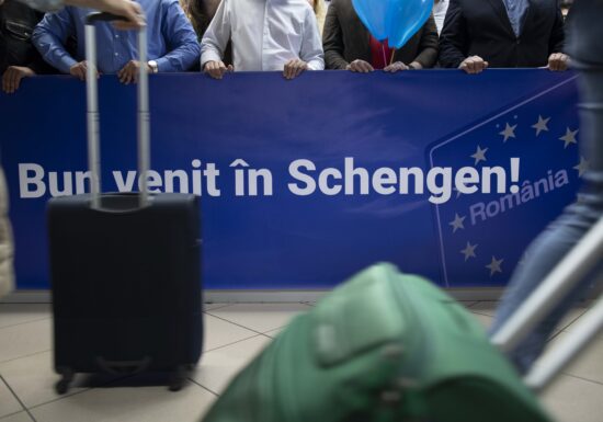 UE permite suspendarea controalelor biometrice la frontieră pentru a reduce aglomerația din aeroporturi