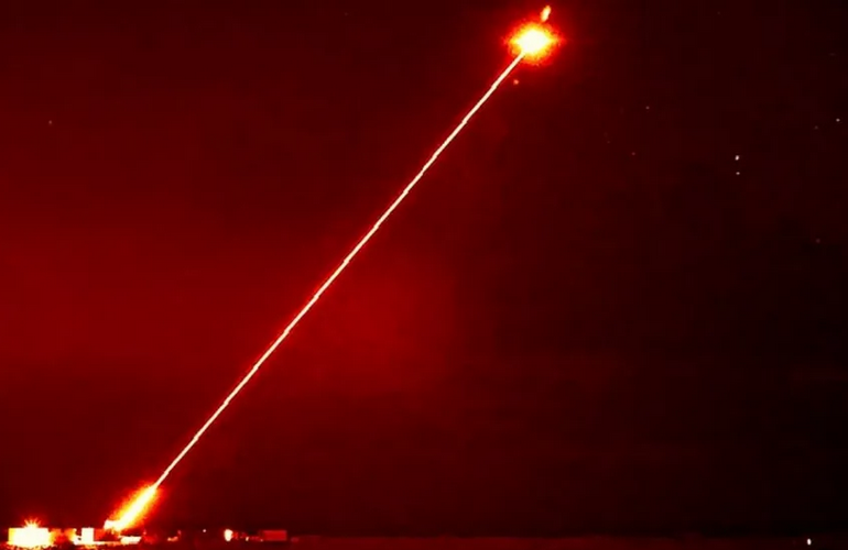 Arma cu laser care va schimba războiul: Poate nimeri o monedă de la un kilometru (Video)