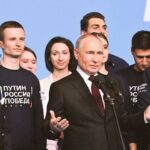 Înconjurat de tineri, Putin și-a ținut discursul marii victorii (Video)