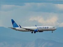 Un Boeing 767 a lovit un camion și un stâlp de iluminat înainte de aterizarea pe un aeroport din SUA (Video)
