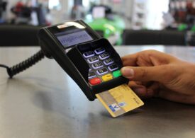 Acord între Visa și Mastercard pentru reducerea comisioanelor: Clienții pot avea prețuri mai mici