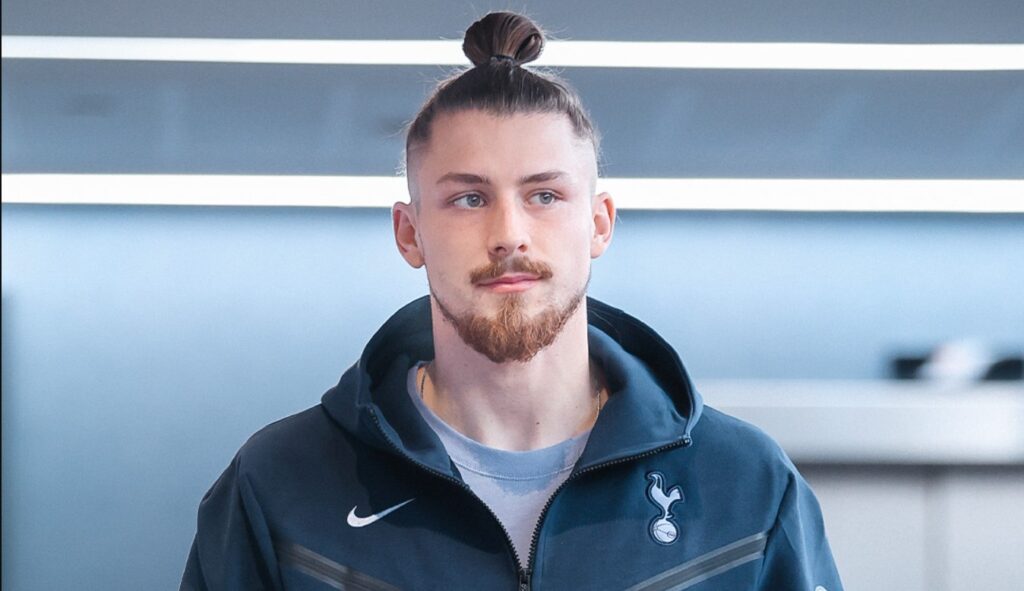 Radu Drăgușin pleacă de la Tottenham: Contractul a fost pregătit