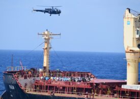Pirați luați cu asalt: O navă de război a eliberat ostaticii după 3 luni, într-o operațiune militară spectaculoasă (Video & galerie foto)