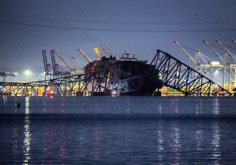 Noi detalii despre tragedia din Baltimore: Nava care a lovit podul a transmis un semnal SOS și nu e la prima coliziune. Guvernator: Oamenii căzuți în apă sunt eroi