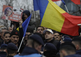 Protest AUR cu îmbrânceli și arestări la Romexpo: Jandarmeria îi apără pe austrieci, Ursula nu uita, România nu te vrea (Galerie foto)