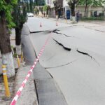 Bani de la Guvern pentru strada surpată în Slănic. Ciolacu: Este o problemă de siguranță a locuitorilor