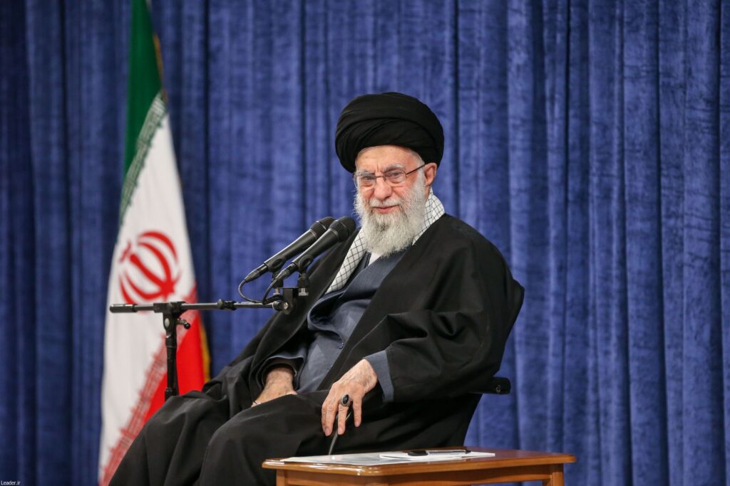 Iranian Leader meets government, military official