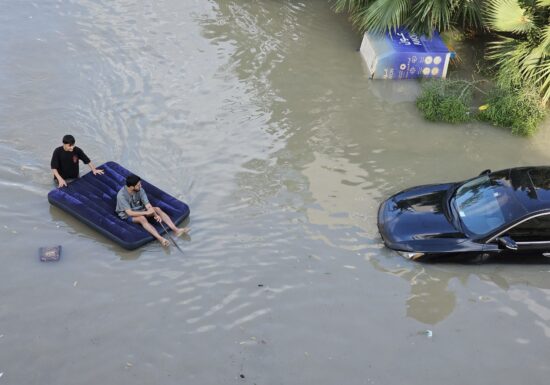 Potopul din Dubai: Un grup de români a ajuns acasă. Alte două sunt încă blocate