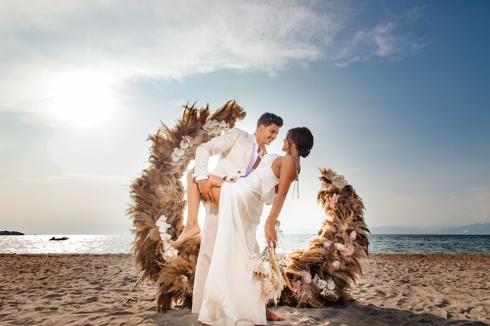 Cum să ai o nuntă de vis în Grecia, la care tu să fii invitat, nu pompier