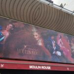 Celebrul cabaret Moulin Rouge din Paris a rămas fără… aripi (Video)