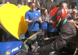 Burduja a venit pe motocicletă la depunerea candidaturii pentru PMB. Ciucă n-are pretenții (Video)