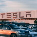 Elon Musk, vizită fulger la Beijing: Mișcarea pe care Tesla o pregătește în China