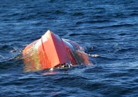 Barca răsturnată din Marea Neagră era o dronă acvatică. MApN nu spune nimic despre eventuale dispozitive explozive