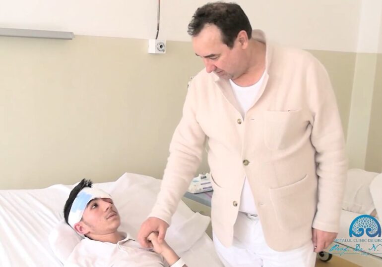 Un băiat și-a recăpătat vederea după ce neurochirurgii i-au operat o tumoră la ochi, de 8 cm (Video)