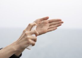 Dezinfectanții de mâini ar putea afecta creierul - studiu