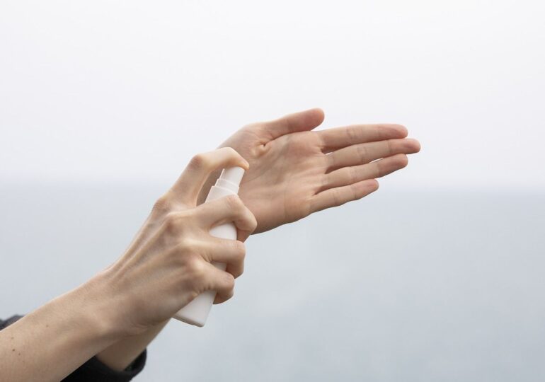 Dezinfectanții de mâini ar putea afecta creierul - studiu