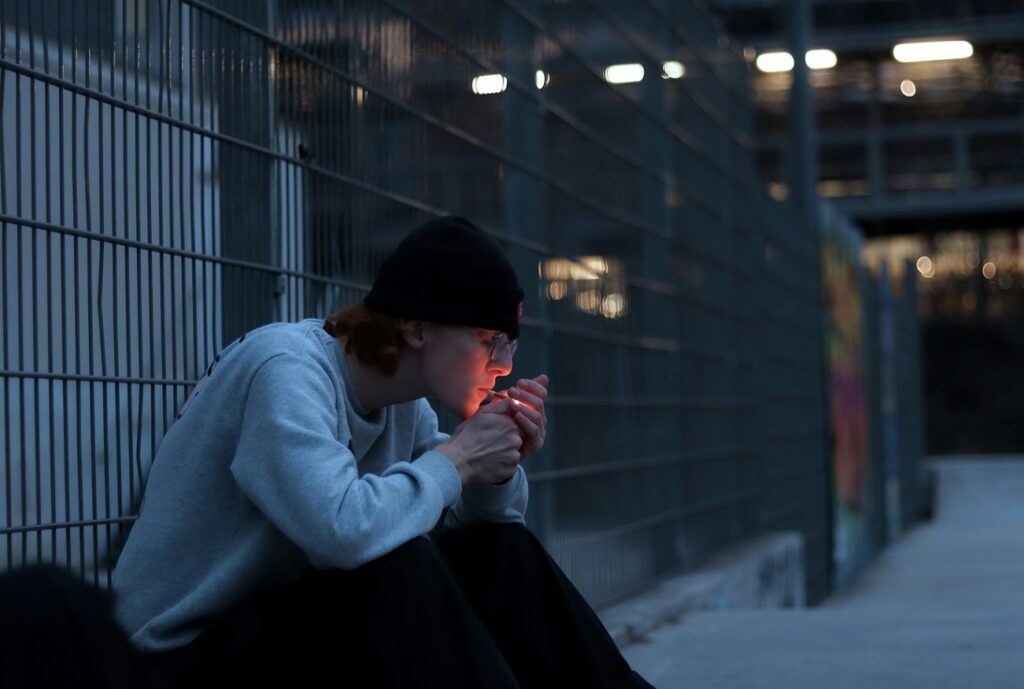 România, peste media europeană la alcool, fumat și dependență online în rândul adolescenților