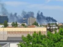 Incendiu la o clădire din nordul Capitalei. A fost emis mesaj Ro-Alert, 20 de persoane evacuate din blocul învecinat (Foto)