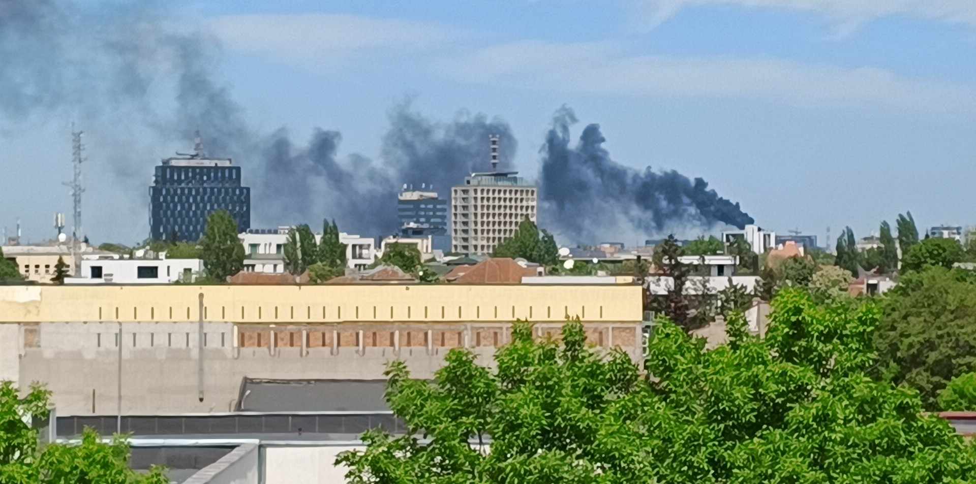 Incendiu la o clădire din nordul Capitalei. A fost emis mesaj Ro-Alert ...