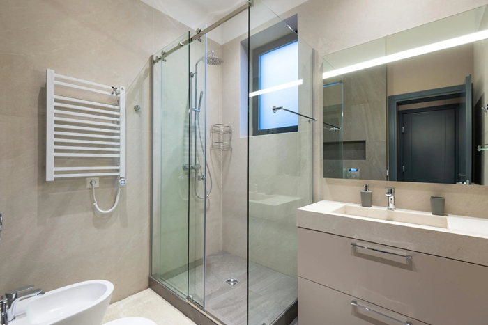 Top 3 avantaje ale utilizării cabinelor de duș în detrimentul căzilor