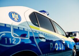 Imagini cu un bărbat care taie cauciucul unei mașini de Poliție: Sindicatul Europol acuză autorii morali (Video)