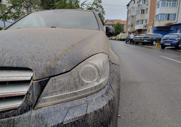 The Saharan dust covered cars in Romania. Jokes, theories and a serious warning from a doctor